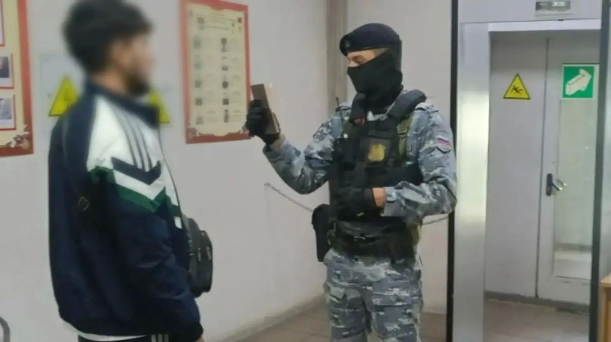 Сотрудниками Управления по вопросам миграции совместно с коллегами из Главного Управления Федеральной службы судебных приставов продолжается работа по удалению за пределы страны иностранных граждан, нарушивших миграционное... Сотрудниками Управления по вопросам миграции совместно с коллегами из Главного Управления Федеральной службы судебных приставов продолжается работа по удалению за пределы страны иностранных граждан, нарушивших миграционное...