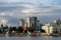 В центре Челябинска заметили верблюдов посередине реки. Прояснилось назначение загадочных зеркальных статуй верблюдов, которые появились на набережной реки Миасс в Челябинске со стороны концертного зала «Родина» еще в конце...