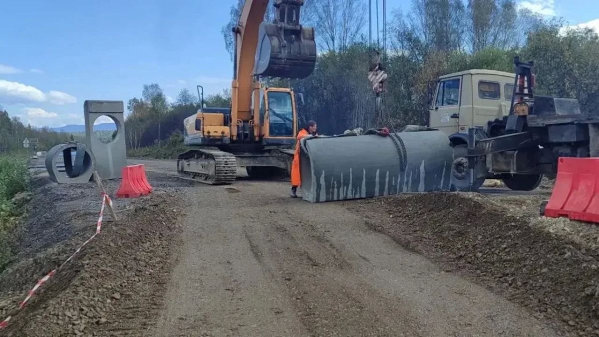 В Челябинской области ремонтируют дорогу к селу у национального парка В Челябинской области ремонтируют дорогу к селу у национального парка