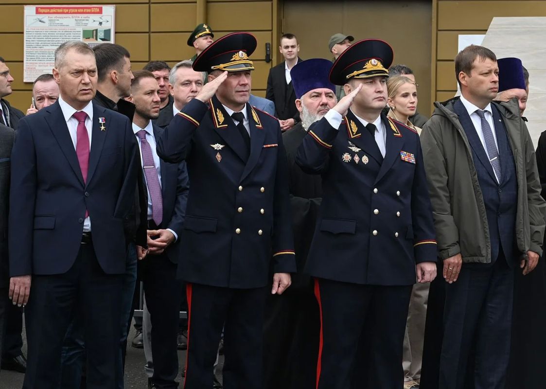 Начальник ГУ МВД области Сергей Космачев принял участие в церемонии открытия возрожденного челябинского танкового училища Начальник ГУ МВД области Сергей Космачев принял участие в церемонии открытия возрожденного челябинского танкового училища