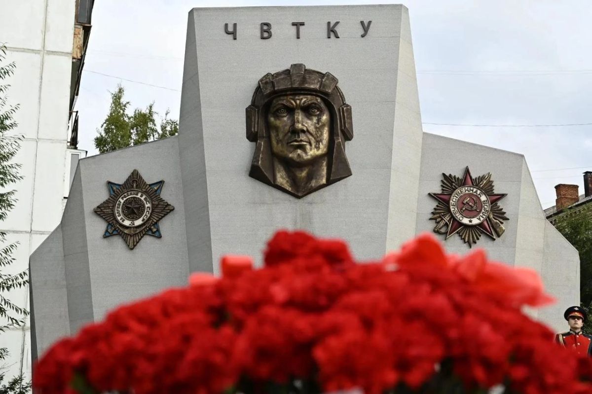 Сегодня, в День танкиста, в Челябинске состоялось событие, которое по праву можно назвать историческим, – торжественное открытие воссозданного по поручению Президента Российской Федерации Владимира Путина Челябинского... Сегодня, в День танкиста, в Челябинске состоялось событие, которое по праву можно назвать историческим, – торжественное открытие воссозданного по поручению Президента Российской Федерации Владимира Путина Челябинского...