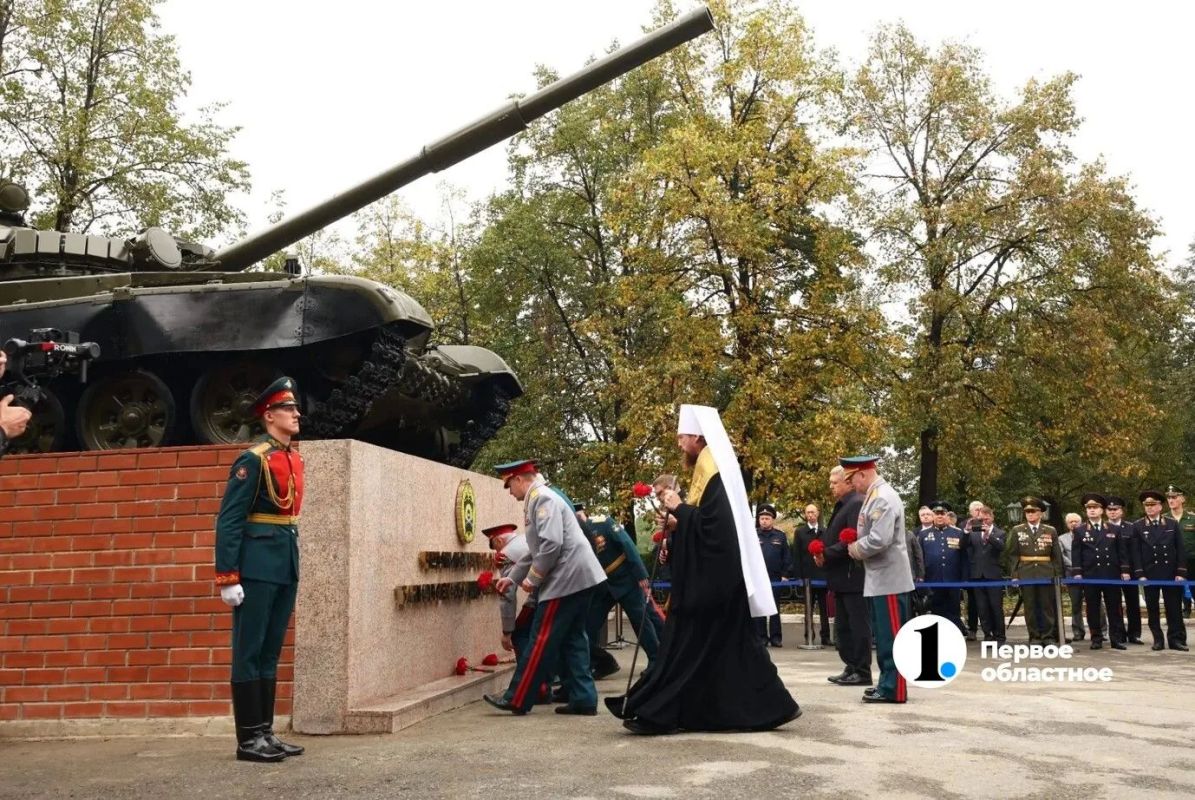 День танкиста в Челябинске на территории восстановленного танкового училища открыли стелу и памятник День танкиста в Челябинске на территории восстановленного танкового училища открыли стелу и памятник