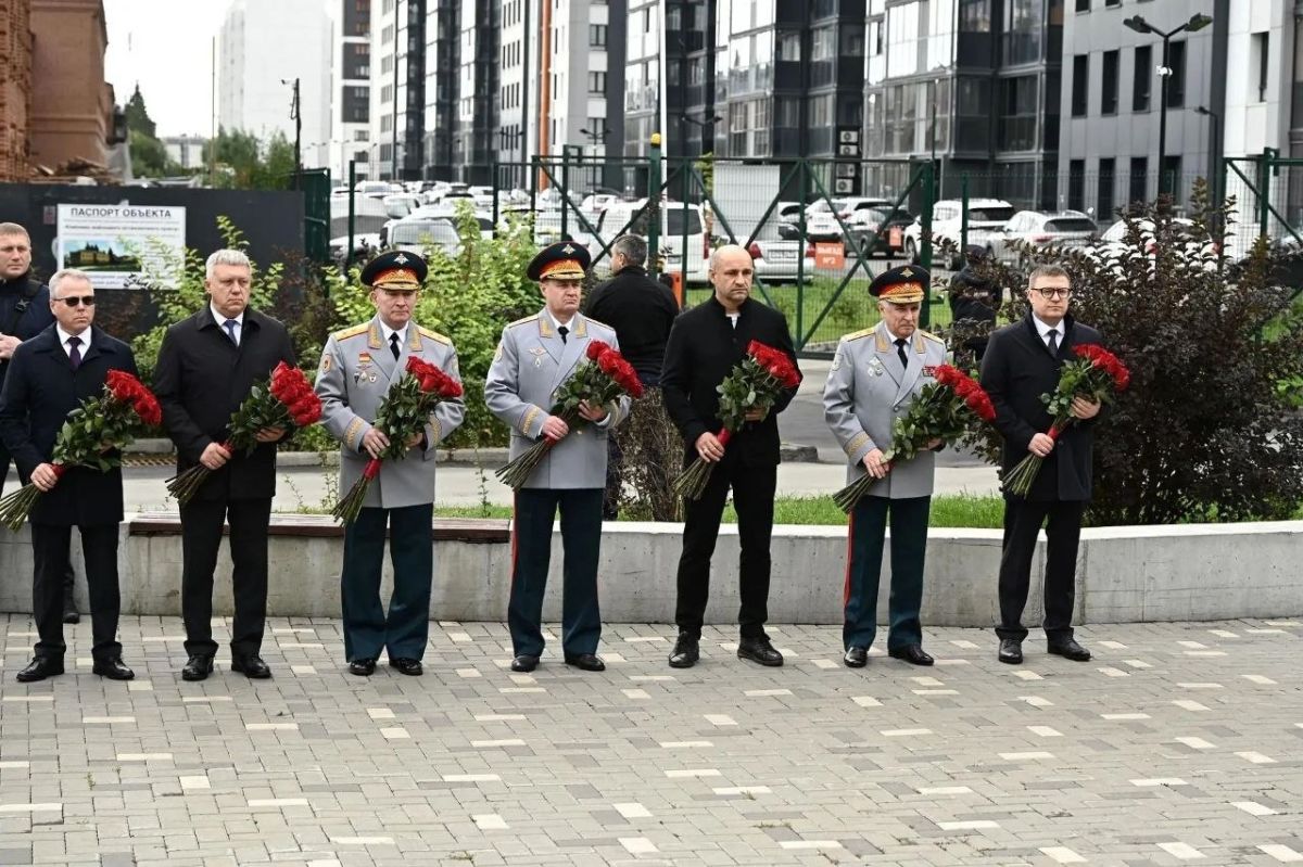 Сегодня, в День танкиста, в Челябинске состоялось событие, которое по праву можно назвать историческим, – торжественное открытие воссозданного по поручению Президента Российской Федерации Владимира Путина Челябинского... Сегодня, в День танкиста, в Челябинске состоялось событие, которое по праву можно назвать историческим, – торжественное открытие воссозданного по поручению Президента Российской Федерации Владимира Путина Челябинского...