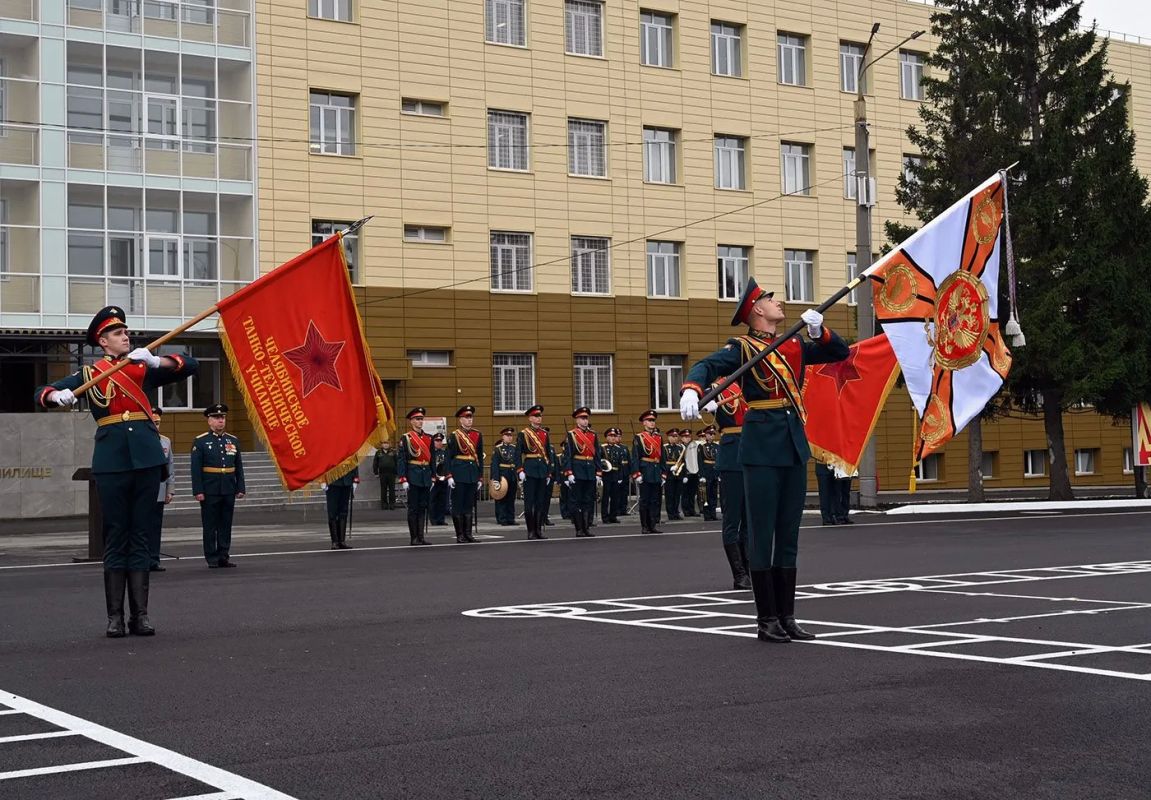 Начальник ГУ МВД области Сергей Космачев принял участие в церемонии открытия возрожденного челябинского танкового училища Начальник ГУ МВД области Сергей Космачев принял участие в церемонии открытия возрожденного челябинского танкового училища