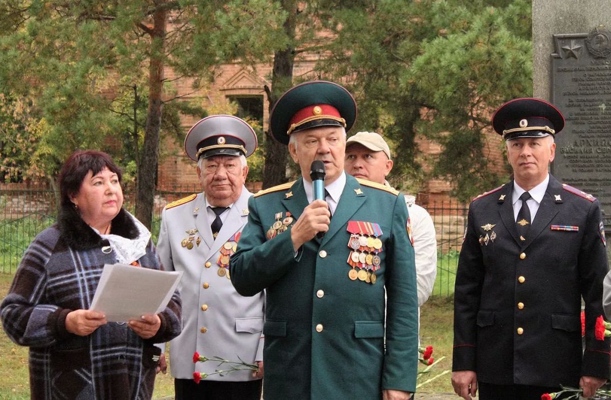 В Аргаяшском округе полицейские и ветераны почтили память героев – земляков В Аргаяшском округе полицейские и ветераны почтили память героев – земляков