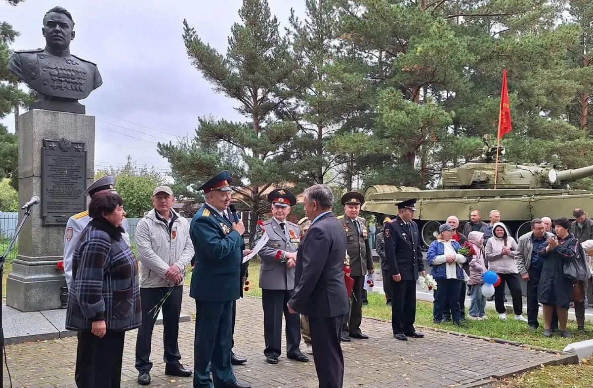 В Аргаяшском округе полицейские и ветераны почтили память героев – земляков В Аргаяшском округе полицейские и ветераны почтили память героев – земляков