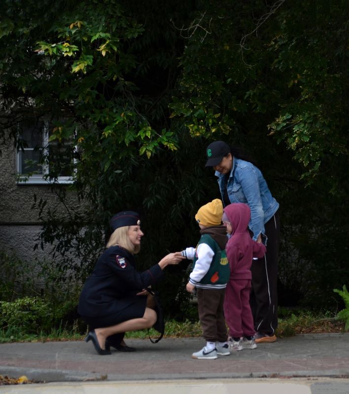 Полицейские Челябинской области присоединились к Всероссийскому фотопроекту «Один день полиции России» Полицейские Челябинской области присоединились к Всероссийскому фотопроекту «Один день полиции России»
