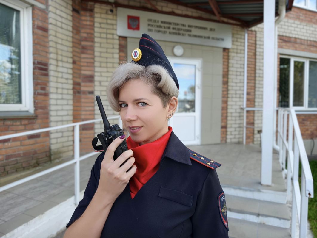 Полицейские Челябинской области присоединились к Всероссийскому фотопроекту «Один день полиции России» Полицейские Челябинской области присоединились к Всероссийскому фотопроекту «Один день полиции России»