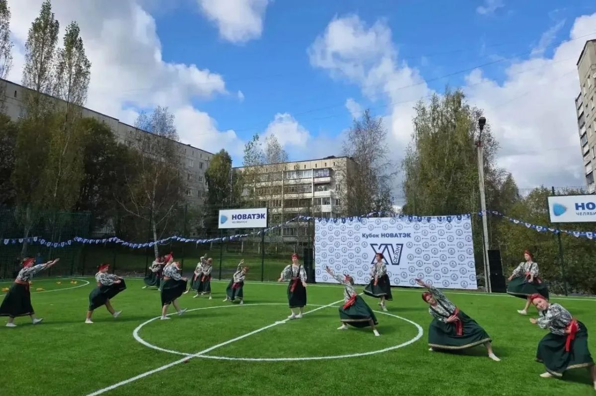 В Сатке открыли новую мини-футбольную площадку с искусственным покрытием В Сатке открыли новую мини-футбольную площадку с искусственным покрытием