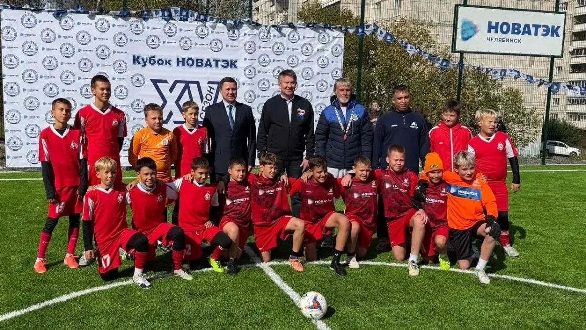В Сатке открыли новую мини-футбольную площадку с искусственным покрытием В Сатке открыли новую мини-футбольную площадку с искусственным покрытием