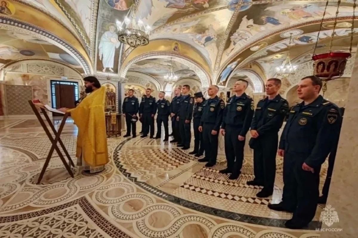 Челябинские спасатели помолились о защите от огня «Неопалимой Купине»