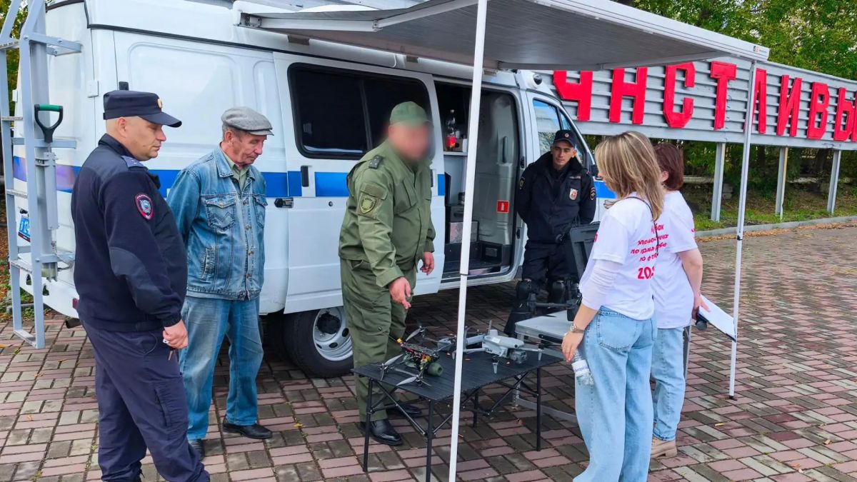 Сотрудники областного Главка МВД поддержали участников V Кубка Уполномоченного по правам ребенка по мини-футболу Сотрудники областного Главка МВД поддержали участников V Кубка Уполномоченного по правам ребенка по мини-футболу