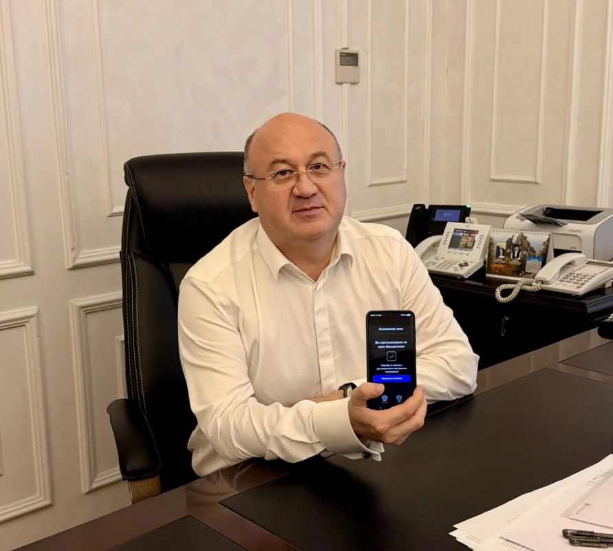Председатель избирательной комиссии Евгений Голицын уже сделал свой выбор, воспользовавшись механизмом дистанционного электронного голосования (ДЭГ)