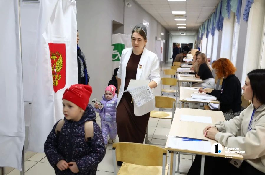 Большая семья — большая ответственность: челябинка проголосовала за будущее своих 15 детей Большая семья — большая ответственность: челябинка проголосовала за будущее своих 15 детей