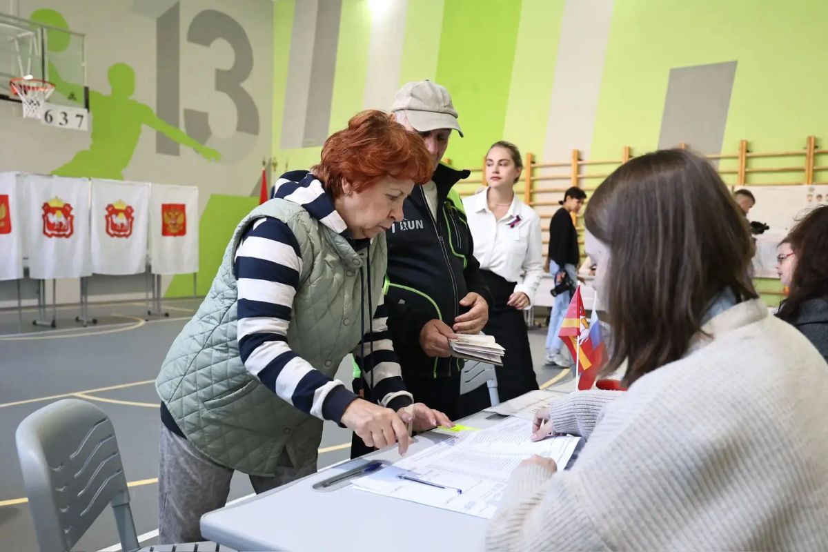 На избирательных участках оживленно На избирательных участках оживленно