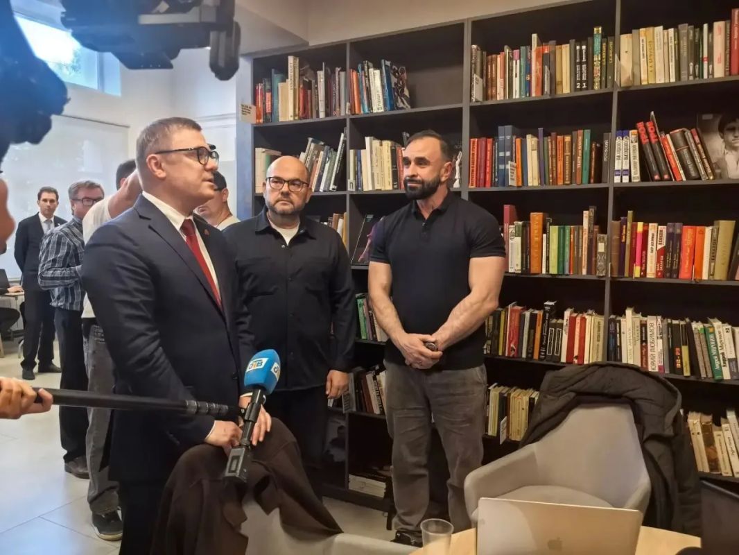 Губернатор Челябинской области Алексей Текслер посетил Центр общественного наблюдения (ЦОН) с рабочим визитом Губернатор Челябинской области Алексей Текслер посетил Центр общественного наблюдения (ЦОН) с рабочим визитом