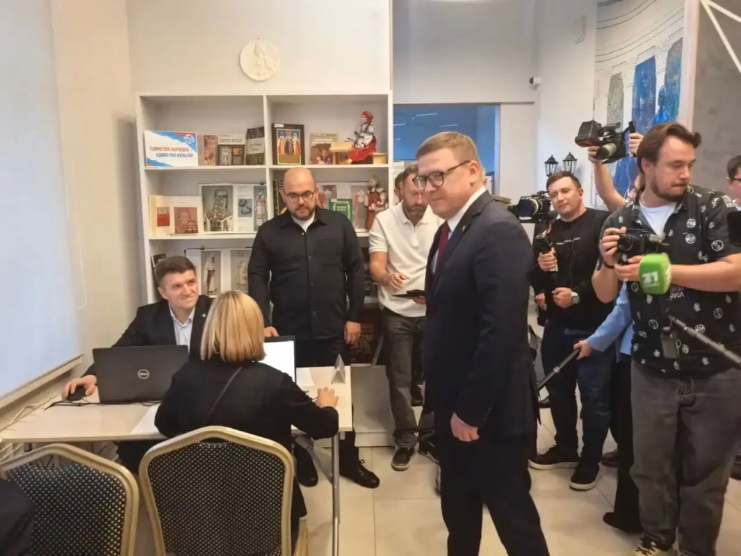 Губернатор Челябинской области Алексей Текслер посетил Центр общественного наблюдения (ЦОН) с рабочим визитом Губернатор Челябинской области Алексей Текслер посетил Центр общественного наблюдения (ЦОН) с рабочим визитом