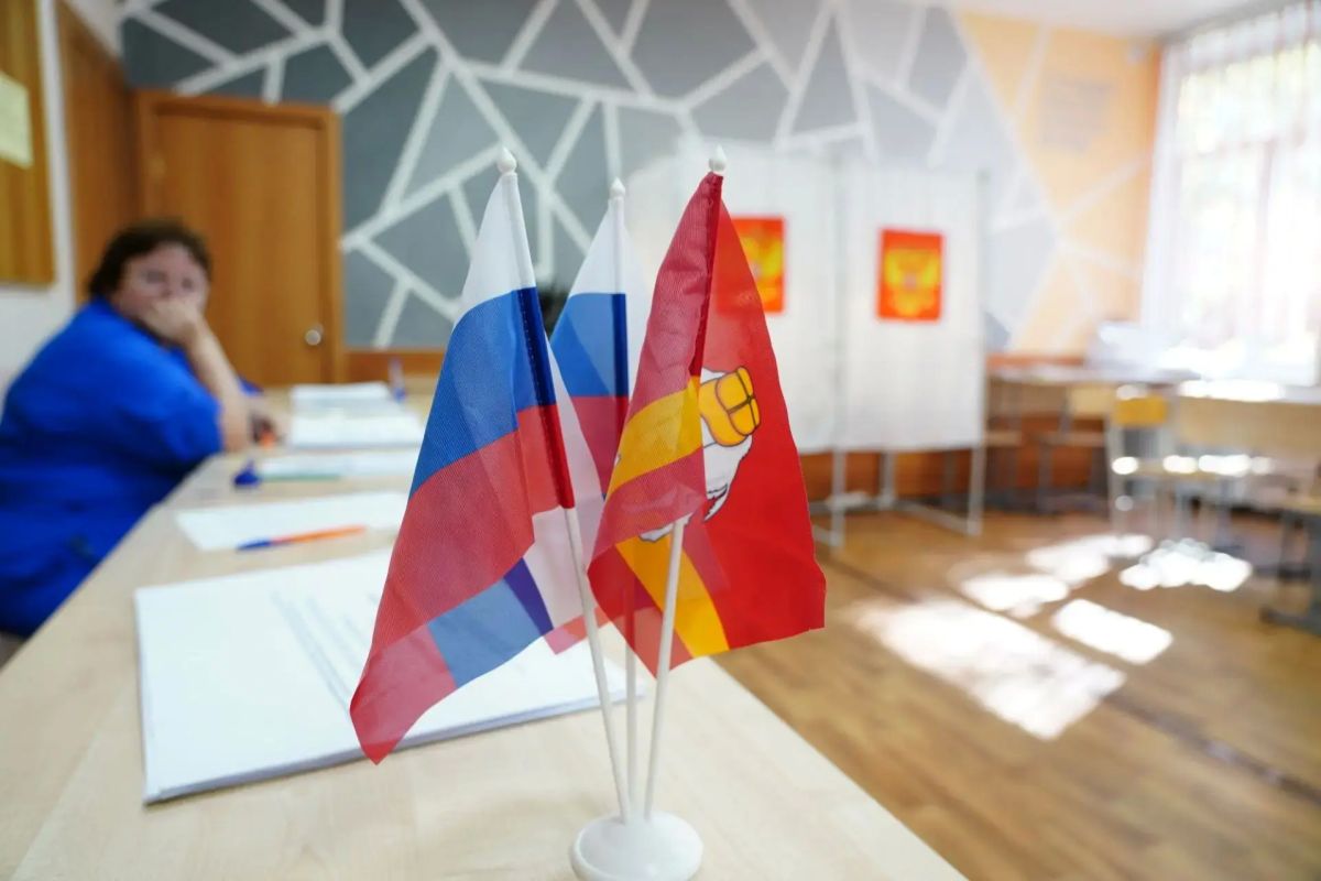 На избирательных участках оживленно