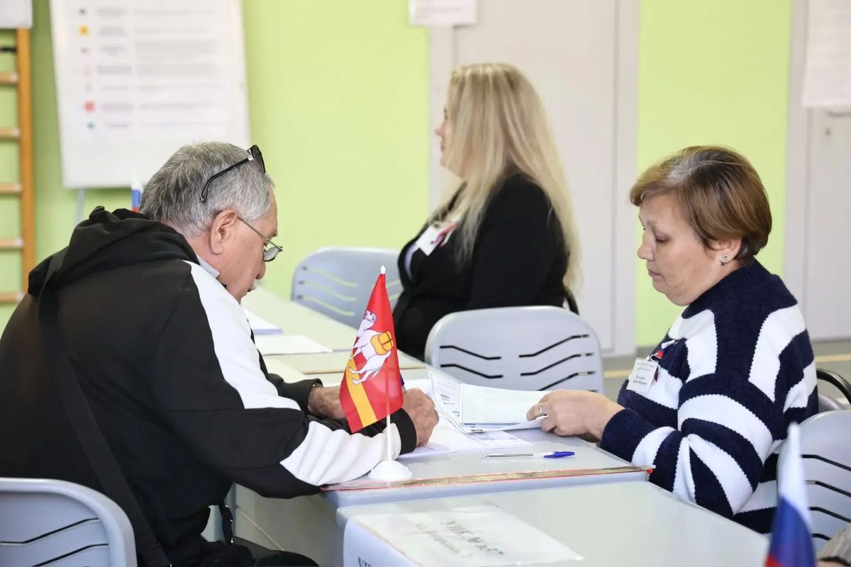 На избирательных участках оживленно На избирательных участках оживленно