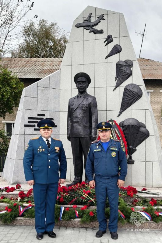 Имя героя в сердце города. В Каслях состоялось торжественное открытие сквера, названного в честь генерал-полковника, Героя Советского Союза Валерия Александровича Востротина Имя героя в сердце города. В Каслях состоялось торжественное открытие сквера, названного в честь генерал-полковника, Героя Советского Союза Валерия Александровича Востротина