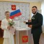 Строить будущее семьёй: в Челябинской области пары идут из ЗАГСа прямо на избирательные участки