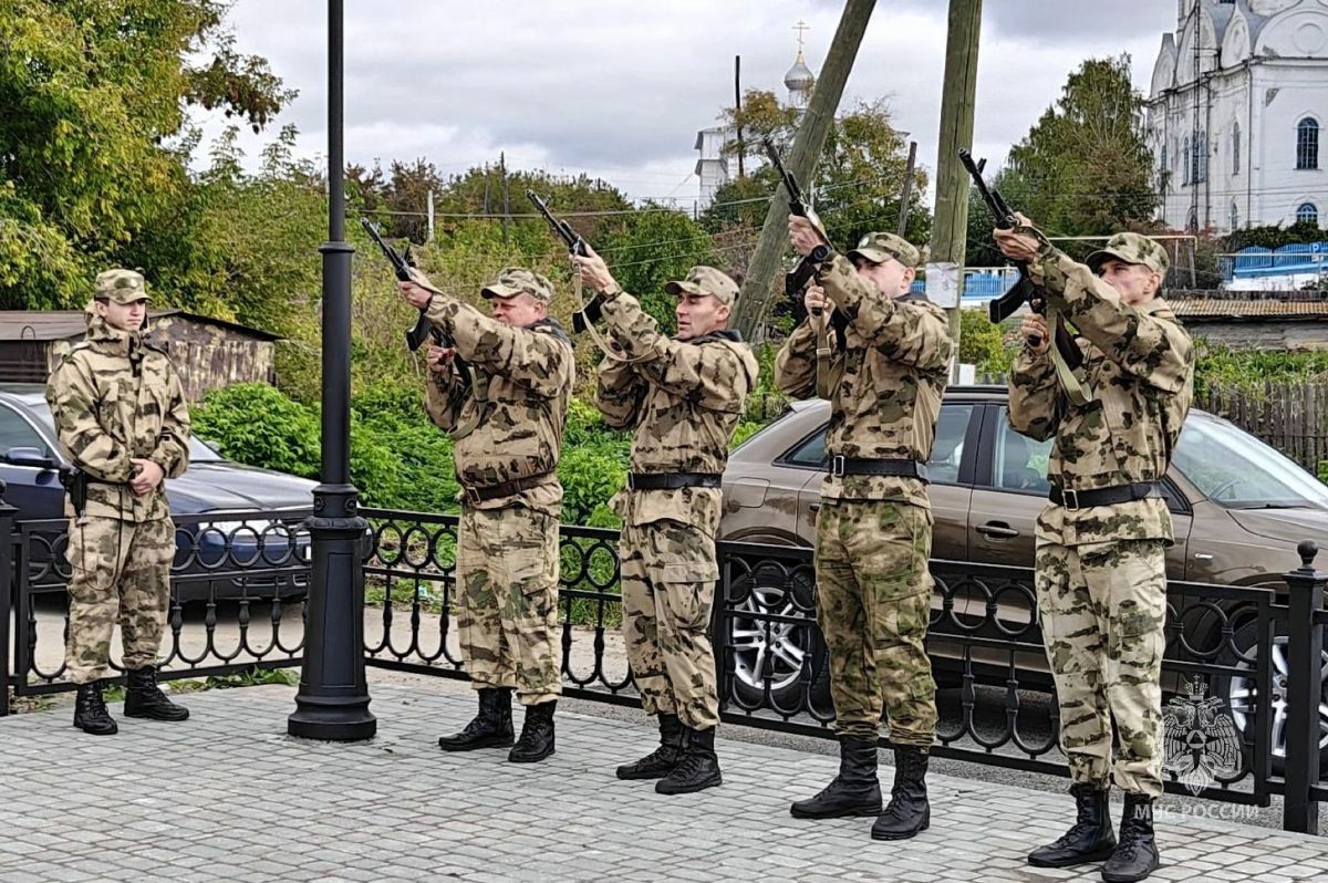 Имя героя в сердце города. В Каслях состоялось торжественное открытие сквера, названного в честь генерал-полковника, Героя Советского Союза Валерия Александровича Востротина Имя героя в сердце города. В Каслях состоялось торжественное открытие сквера, названного в честь генерал-полковника, Героя Советского Союза Валерия Александровича Востротина