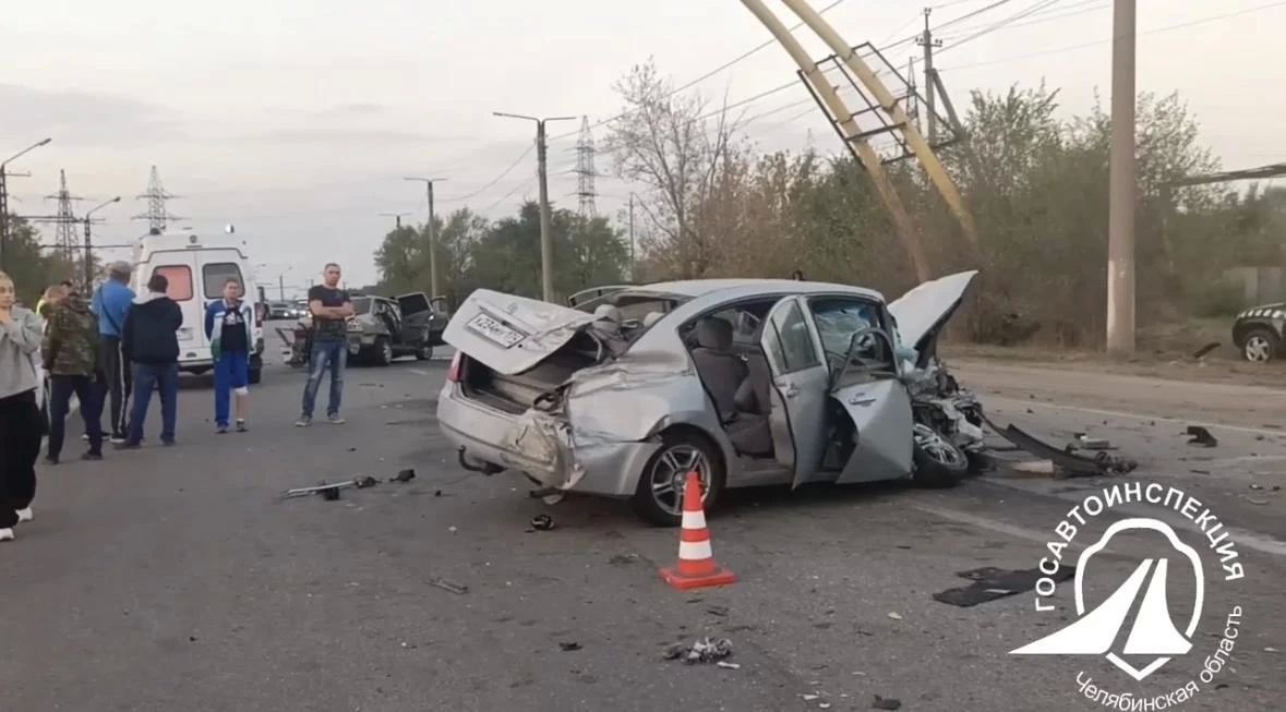 В Магнитогорске столкнулись 6 авто, один человек погиб В Магнитогорске столкнулись 6 авто, один человек погиб