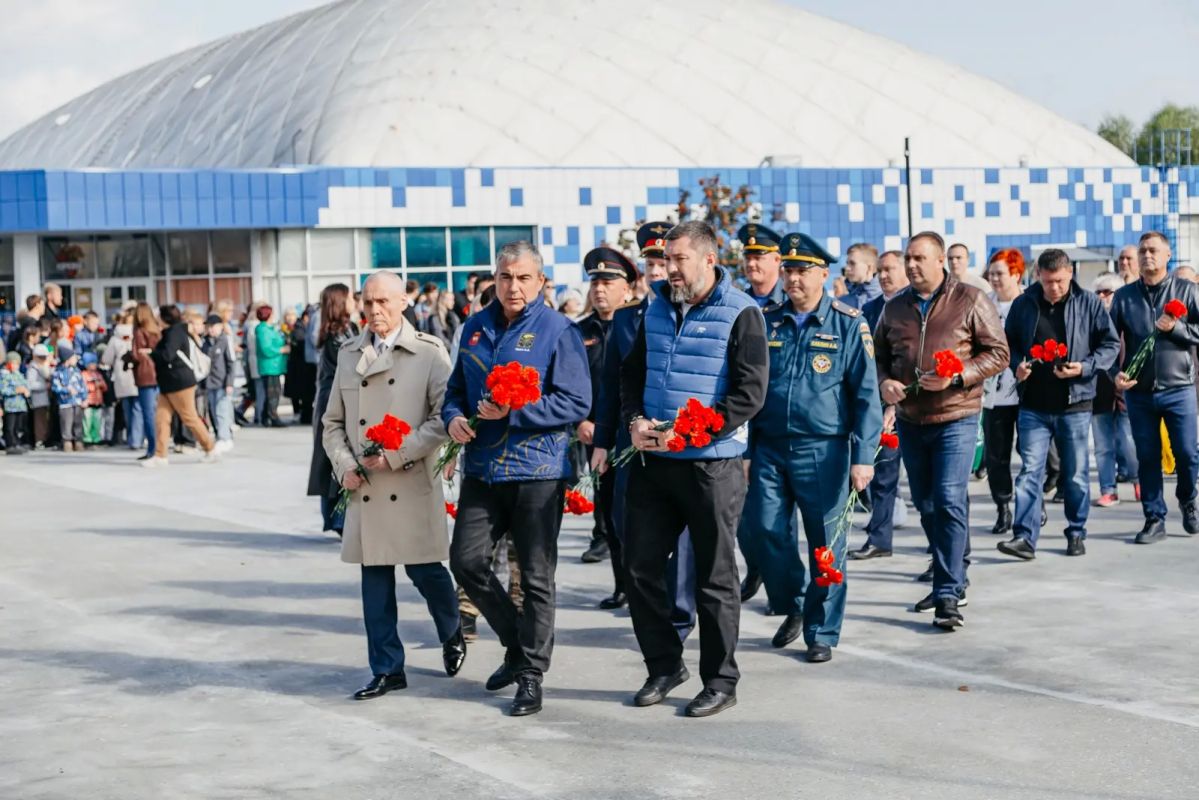 В поселке Первомайском Коркинского округа открыли обновленный мемориал «Никто не забыт, ничто не забыто» В поселке Первомайском Коркинского округа открыли обновленный мемориал «Никто не забыт, ничто не забыто»