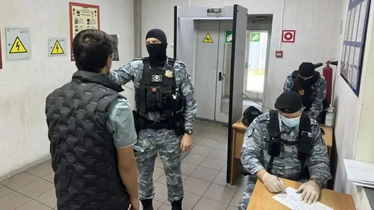Почти 1,5 тысячи мигрантов выдворили из Челябинской области Почти 1,5 тысячи мигрантов выдворили из Челябинской области