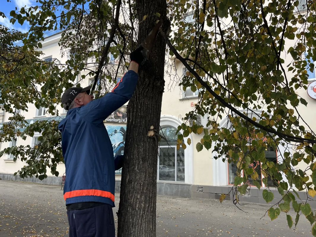 В Копейске прошел ежемесячный субботник В Копейске прошел ежемесячный субботник