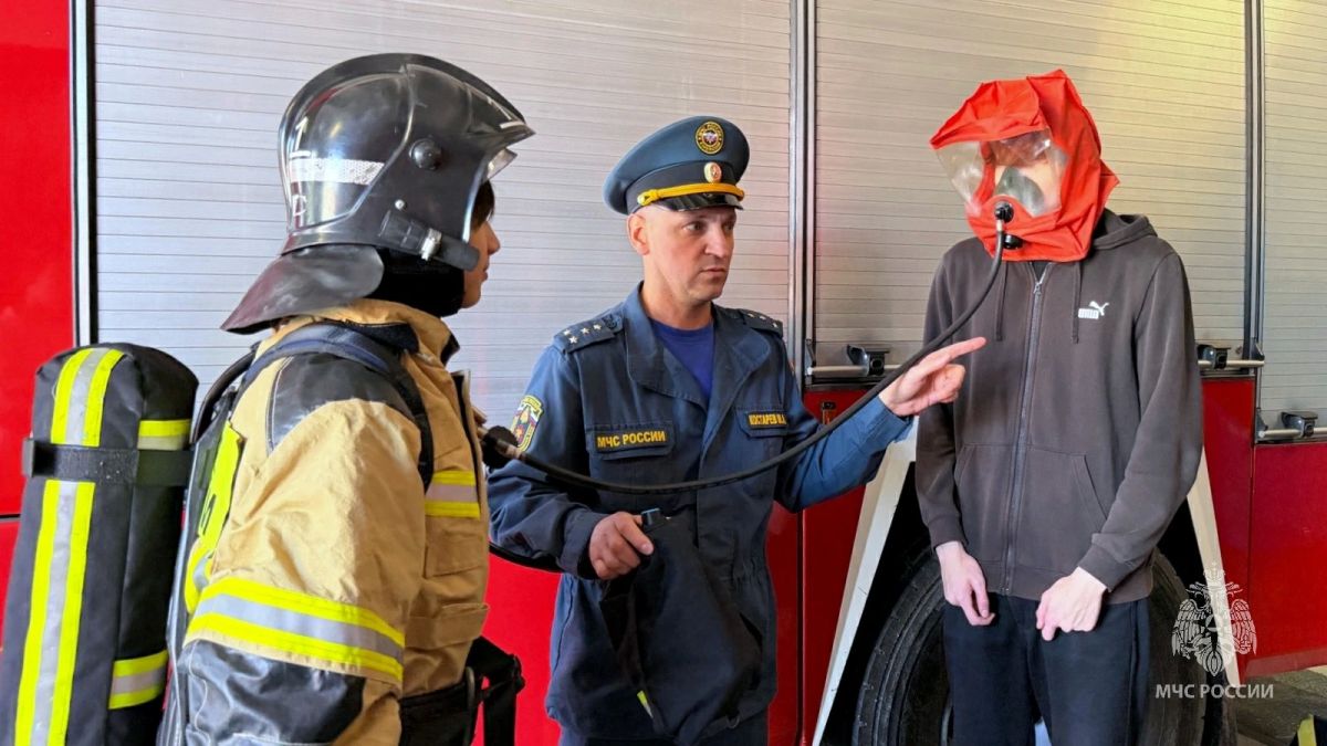 Один день с пожарными: старшеклассники знакомятся с профессией Один день с пожарными: старшеклассники знакомятся с профессией