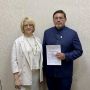 Это уже официально. Избирательная комиссия Челябинской области сообщает, что победившим в одномандатных округах кандидатам в депутаты Госдумы РФ начали выдавать удостоверения об избрании