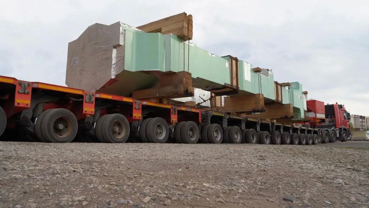 На Ашинский металлургический завод доставлены 315-тонные станины нового прокатного стана На Ашинский металлургический завод доставлены 315-тонные станины нового прокатного стана