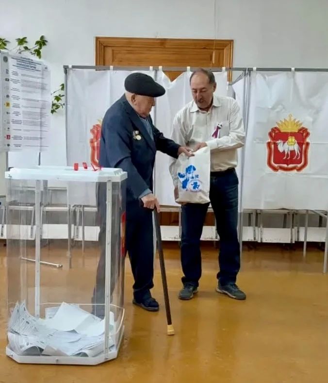ПОЗДРАВЛЯЕМ С ДНЕМ ПОЖИЛЫХ ЛЮДЕЙ! ПОЗДРАВЛЯЕМ С ДНЕМ ПОЖИЛЫХ ЛЮДЕЙ!