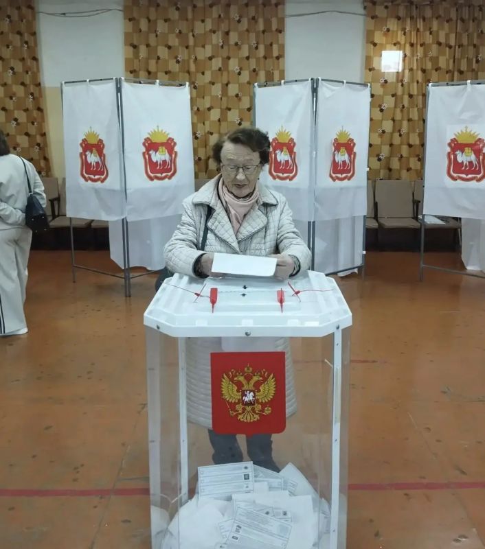 ПОЗДРАВЛЯЕМ С ДНЕМ ПОЖИЛЫХ ЛЮДЕЙ! ПОЗДРАВЛЯЕМ С ДНЕМ ПОЖИЛЫХ ЛЮДЕЙ!