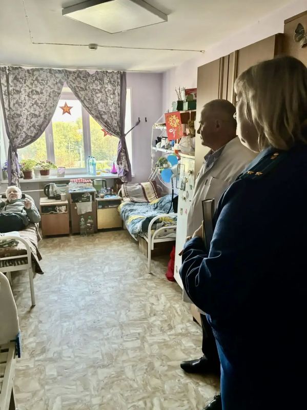 Работники прокуратуры Металлургического района Челябинска провели выездной прием в доме-интернате для престарелых и инвалидов