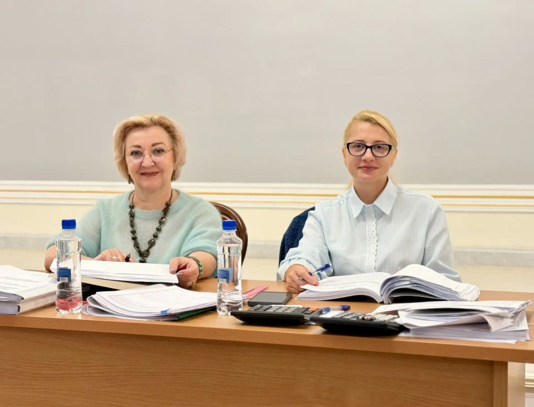 ИЗБИРКОМ СВОДИТ БЮДЖЕТЫ. Выборы завершились, но в областном избиркоме работа кипит ничуть не меньше, чем в разгар кампании Мы перешли к очень ответственной фазе — подготовке финансового отчета по расходованию средств...
