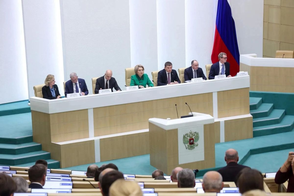 Алексей Текслер выступил на парламентских слушаниях по проекту федерального бюджета Алексей Текслер выступил на парламентских слушаниях по проекту федерального бюджета