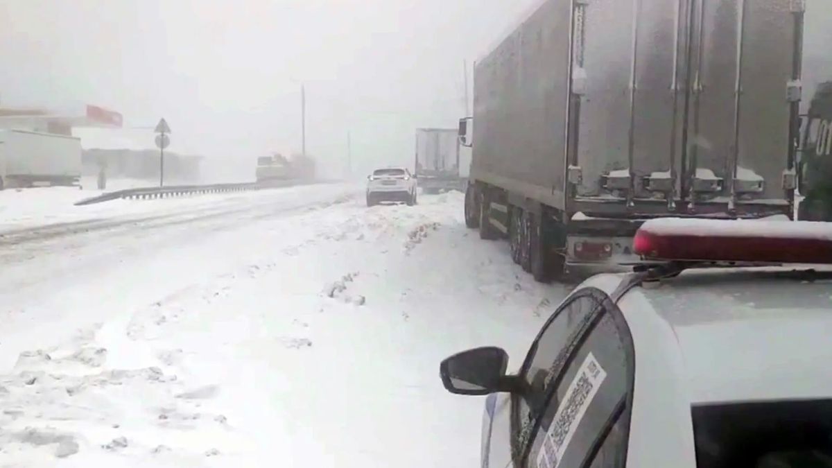 Зима пришла сразу в несколько российских регионов