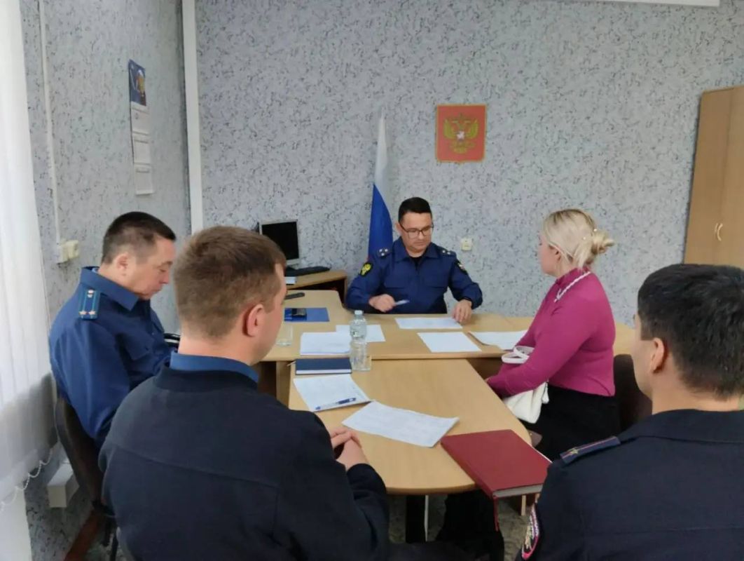 Заместитель прокурора Челябинской области провёл выездной приём граждан в Пласте Заместитель прокурора Челябинской области провёл выездной приём граждан в Пласте