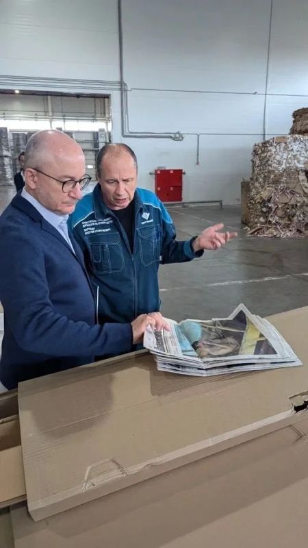 Сенатору Олегу Цепкину продемонстрировали возможности оборудования на заводе по переработке многослойной комбинированной упаковки в Челябинске Сенатору Олегу Цепкину продемонстрировали возможности оборудования на заводе по переработке многослойной комбинированной упаковки в Челябинске