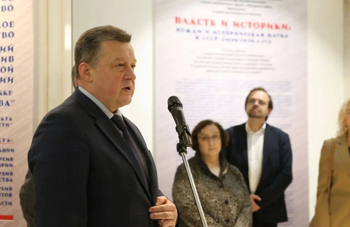 «Власть и историки: вожди и историческая наука в СССР (1920-1950-е гг.)» «Власть и историки: вожди и историческая наука в СССР (1920-1950-е гг.)»