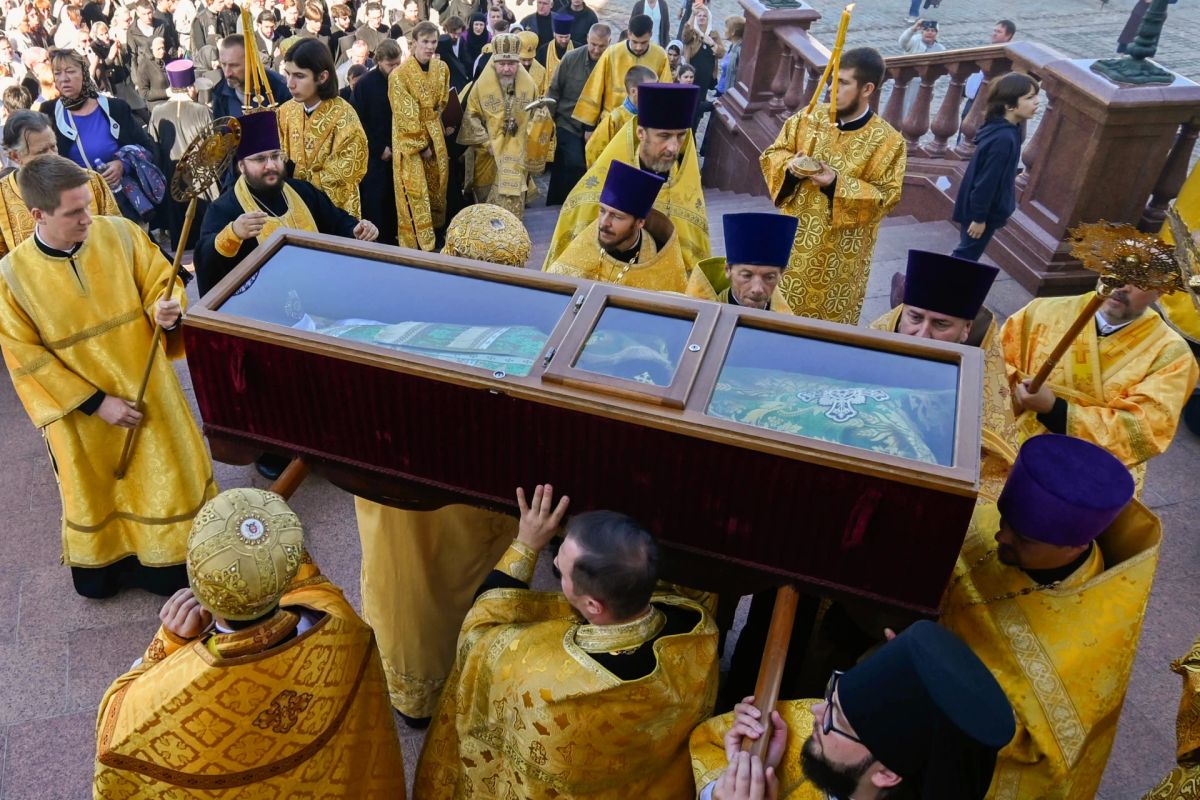 Сергей Аксёнов: Сегодня в Симферополе состоялось перенесение мощей святителя Луки Крымского из Свято-Троицкого монастыря в кафедральный собор святого благоверного князя Александра Невского Сергей Аксёнов: Сегодня в Симферополе состоялось перенесение мощей святителя Луки Крымского из Свято-Троицкого монастыря в кафедральный собор святого благоверного князя Александра Невского