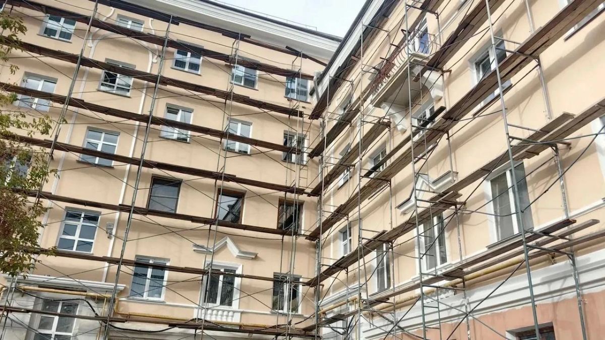 Дома-памятники ремонтируют в исторической части Златоуста Дома-памятники ремонтируют в исторической части Златоуста