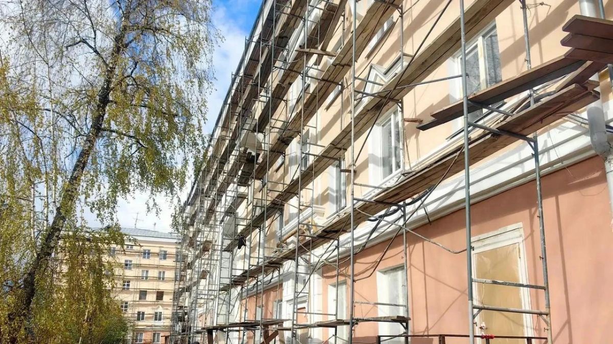 Дома-памятники ремонтируют в исторической части Златоуста Дома-памятники ремонтируют в исторической части Златоуста