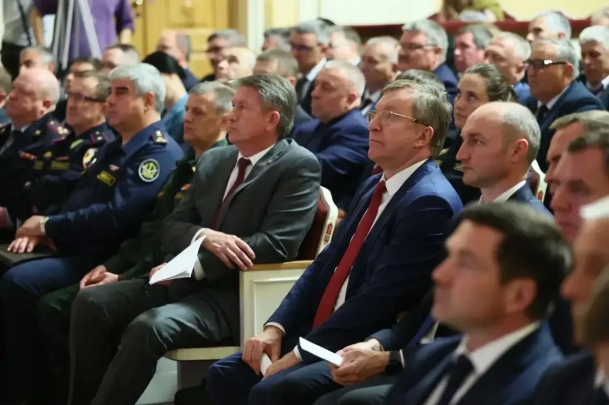 Прокурор Челябинской области Игорь Донгаузер принял участие в выездном областном совещании при Губернаторе региона в Сатке Прокурор Челябинской области Игорь Донгаузер принял участие в выездном областном совещании при Губернаторе региона в Сатке