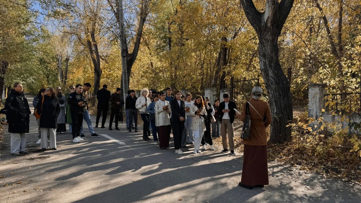 Для иностранных студентов МГТУ имени Г.И. Носова состоялась экскурсия по улице Щорса Для иностранных студентов МГТУ имени Г.И. Носова состоялась экскурсия по улице Щорса