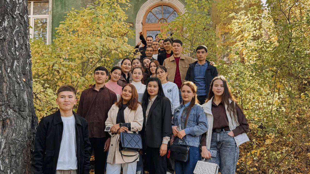 Для иностранных студентов МГТУ имени Г.И. Носова состоялась экскурсия по улице Щорса Для иностранных студентов МГТУ имени Г.И. Носова состоялась экскурсия по улице Щорса