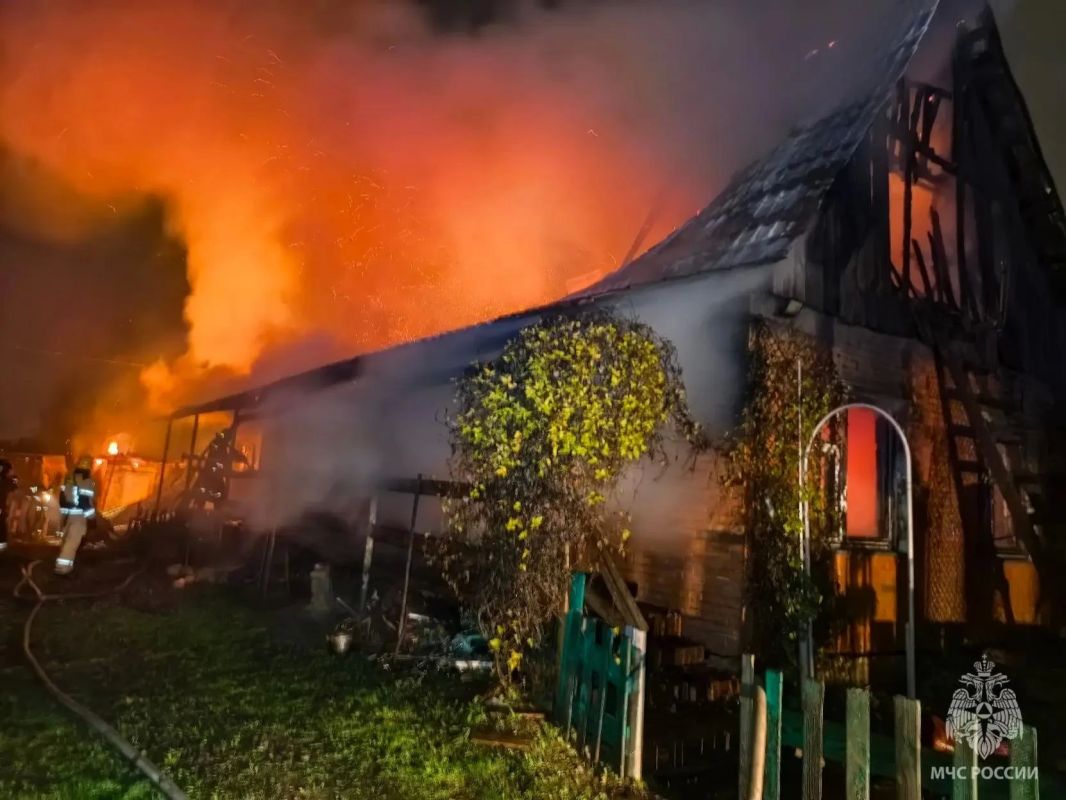 На пожаре в Челябинске погибли два человека На пожаре в Челябинске погибли два человека