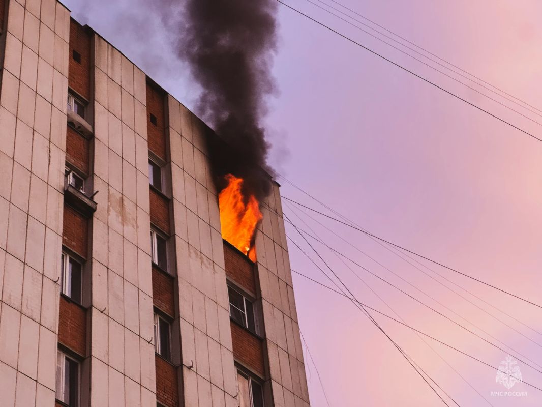 Четырех человек спасли на пожаре в Миассе Четырех человек спасли на пожаре в Миассе